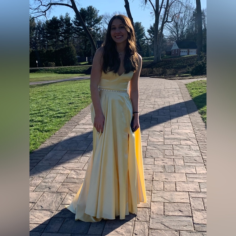 Yellow prom dress!!